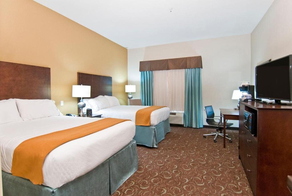Двухместный номер Standard Holiday Inn Express & Suites San Antonio SE by AT&T Center, an IHG Hotel