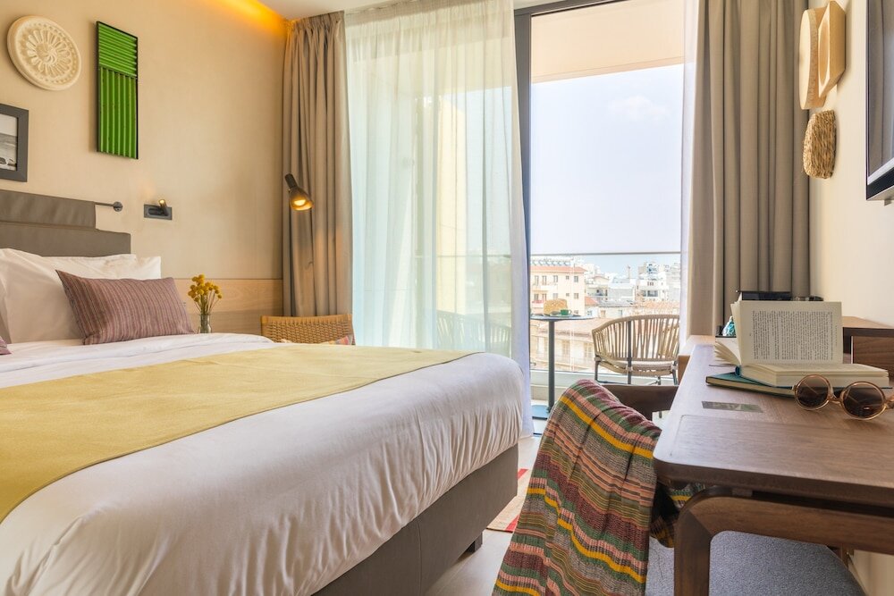 Двухместный номер Standard с балконом Hotel Indigo Larnaca, an IHG Hotel-ADULTS ONLY