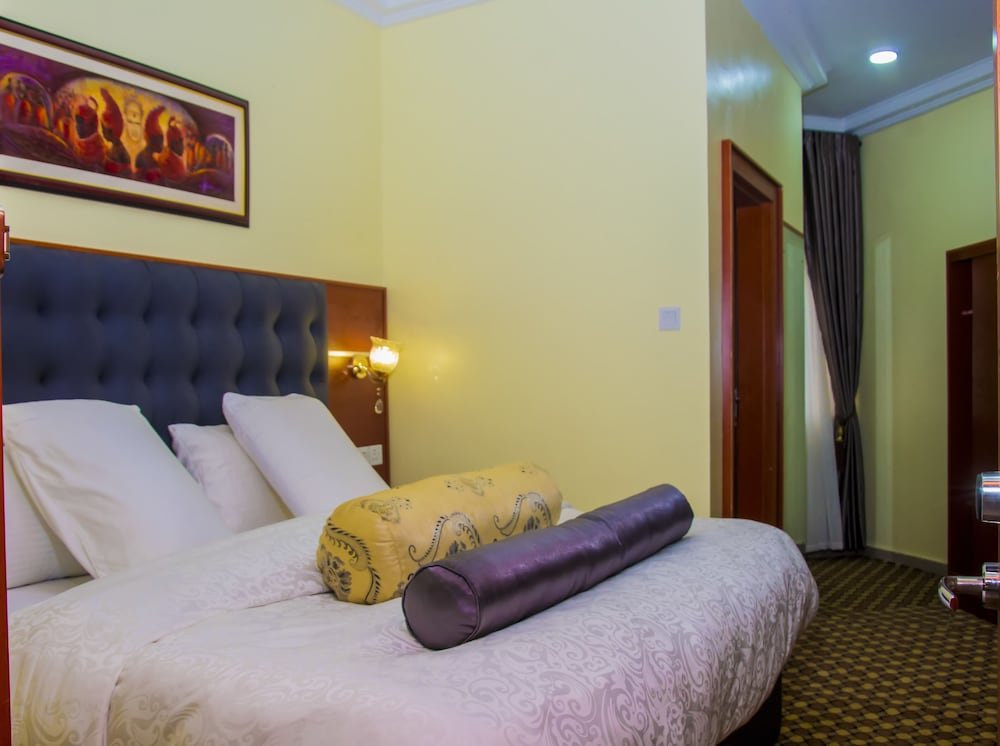 Номер Comfort Continent Hotel - Akure