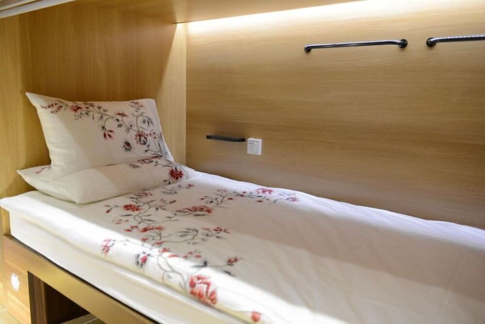 Кровать в общем номере (женский номер) Shenzhen Mint Hostel