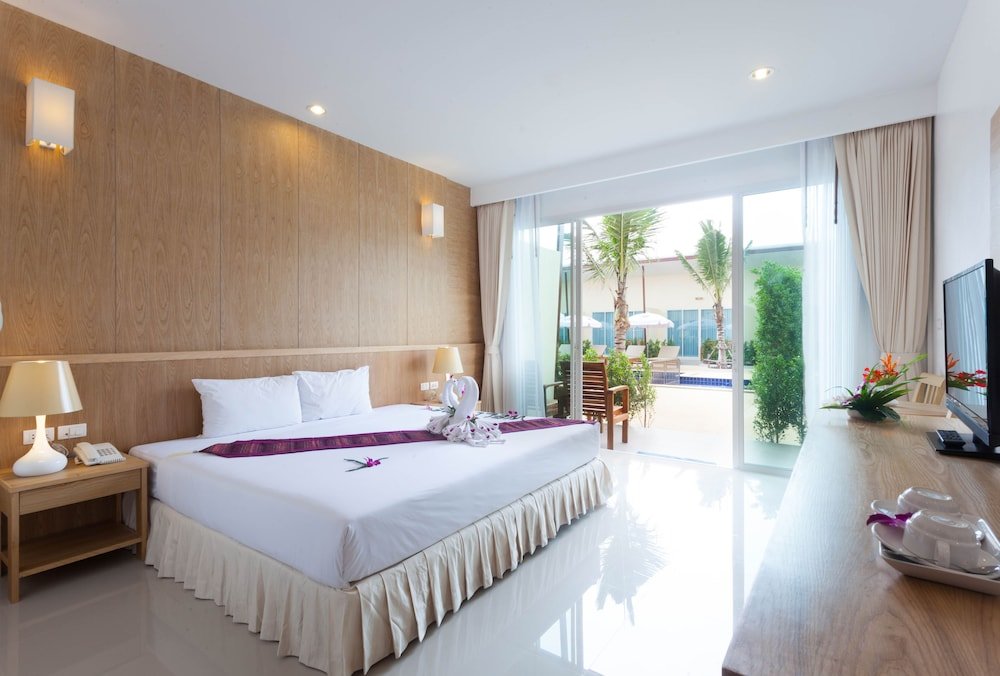 Двухместный номер Deluxe с балконом Chalong Princess Pool Villa Resort SHA EXTRA PLUS