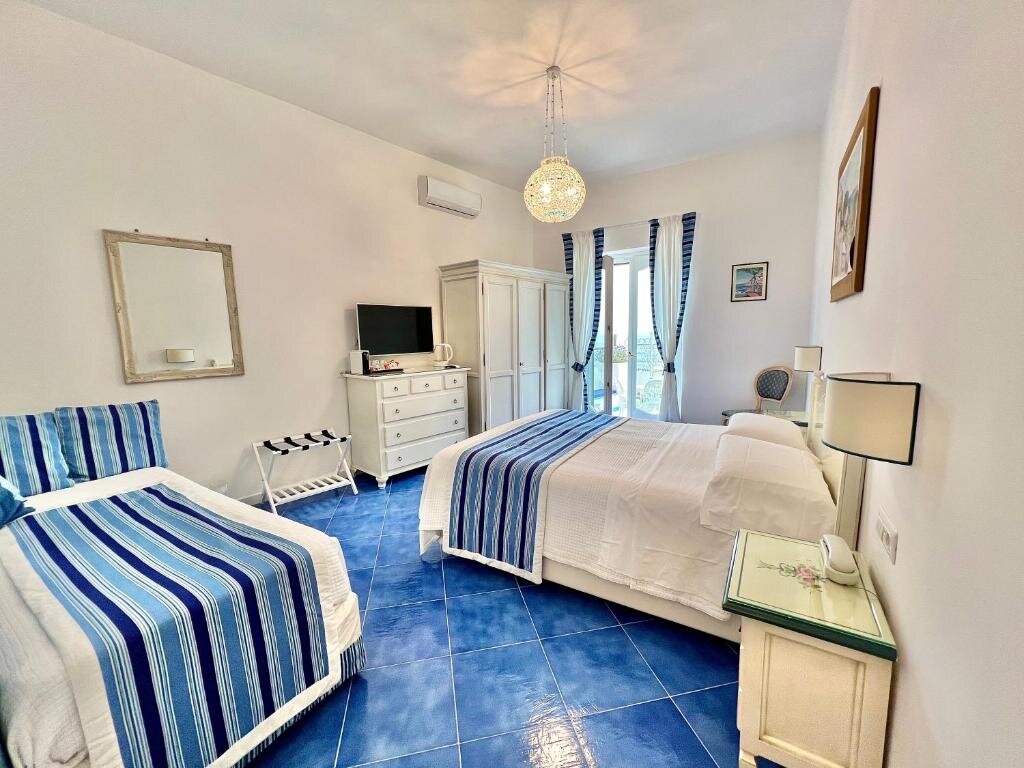 Трёхместный номер Standard Hotel Villa Delle Palme in Positano