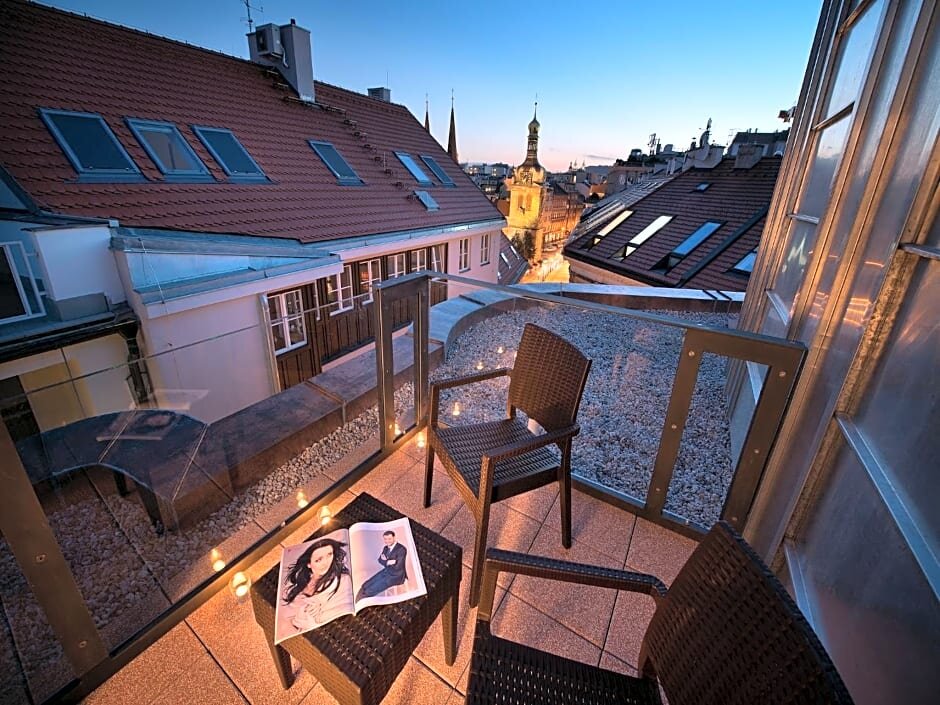 Номер Standard с балконом EA Embassy Prague Hotel