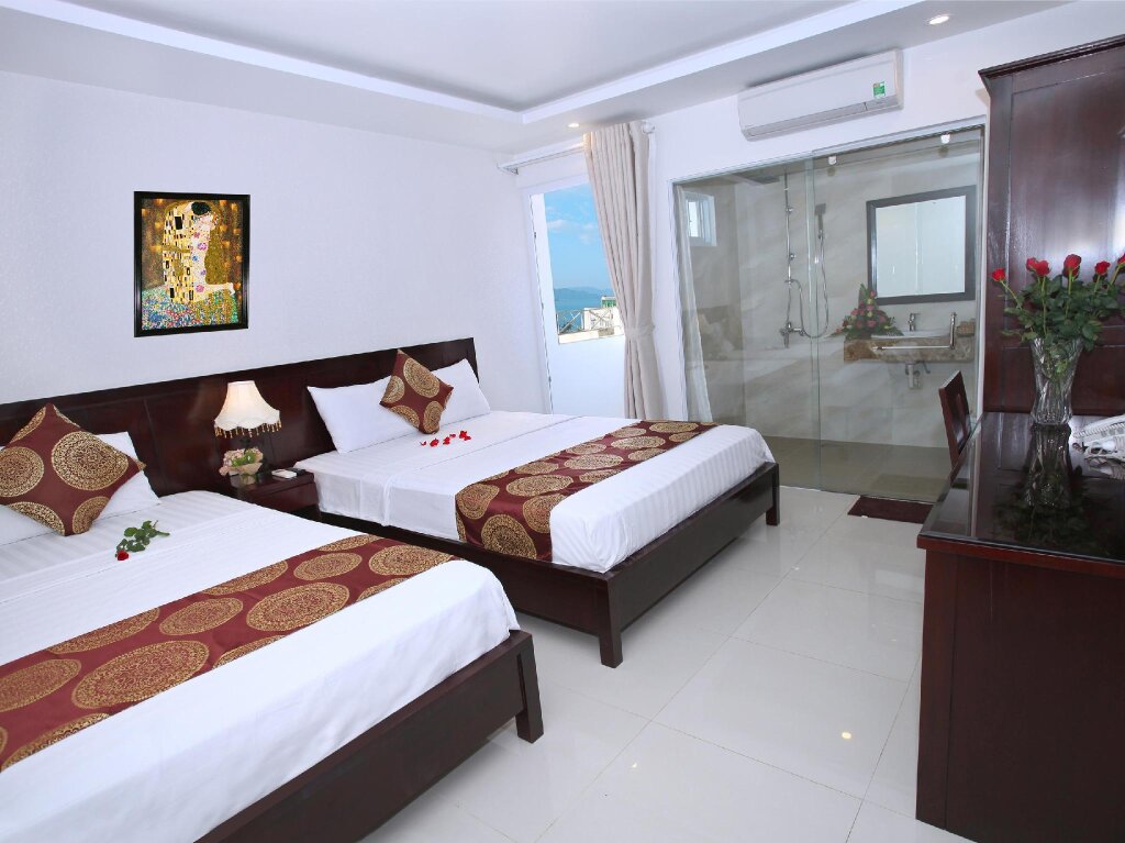 Двухместный номер Deluxe с балконом и с видом на море Azura Hotel