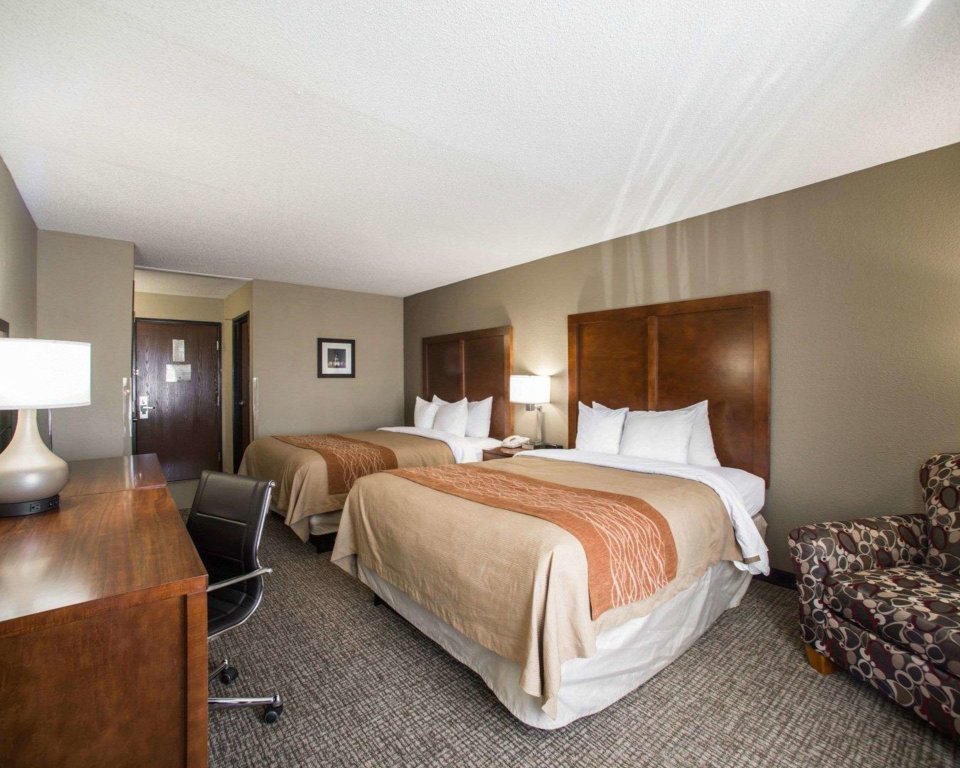 Четырёхместный номер Standard Comfort Inn & Suites St Louis-Hazelwood