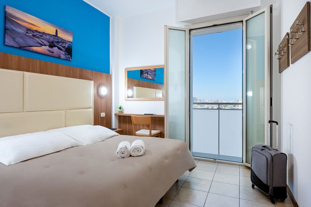 Habitación doble Económica con balcón Amadei Hotel Figaro & Apartments