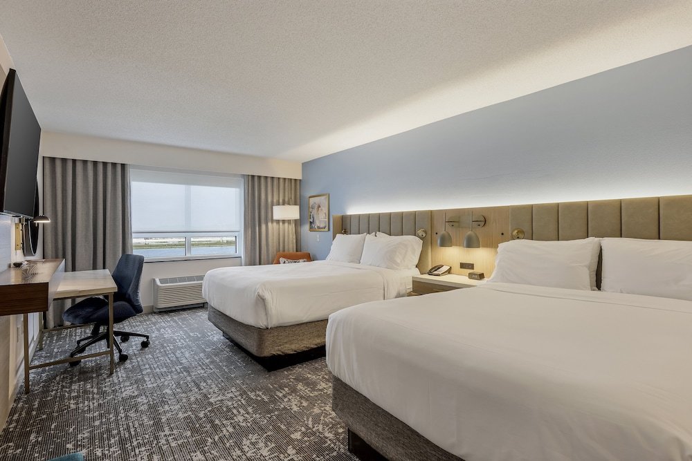 Premium Quadruple room Crowne Plaza Fort Myers Gulf Coast, an IHG Hotel