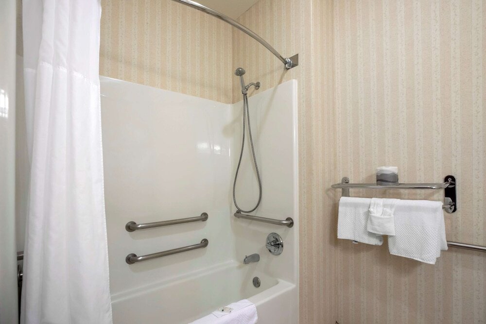 Четырёхместный номер Standard Quality Inn & Suites Wellington - Fort Collins