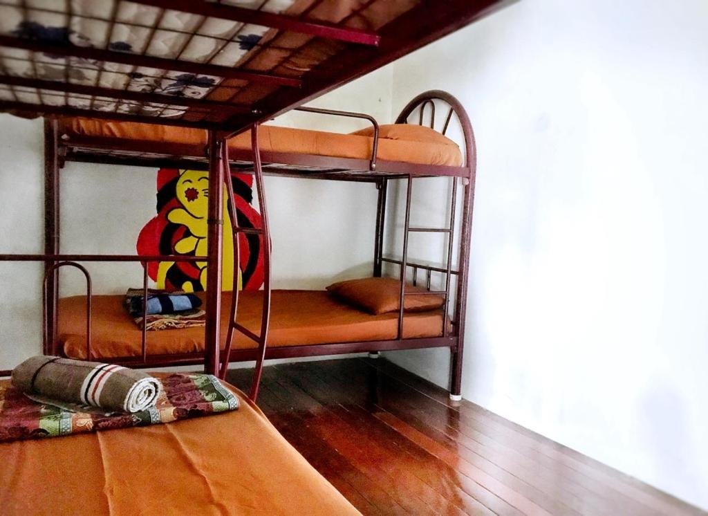 Кровать в общем номере Мини-Отель Quiik Cat