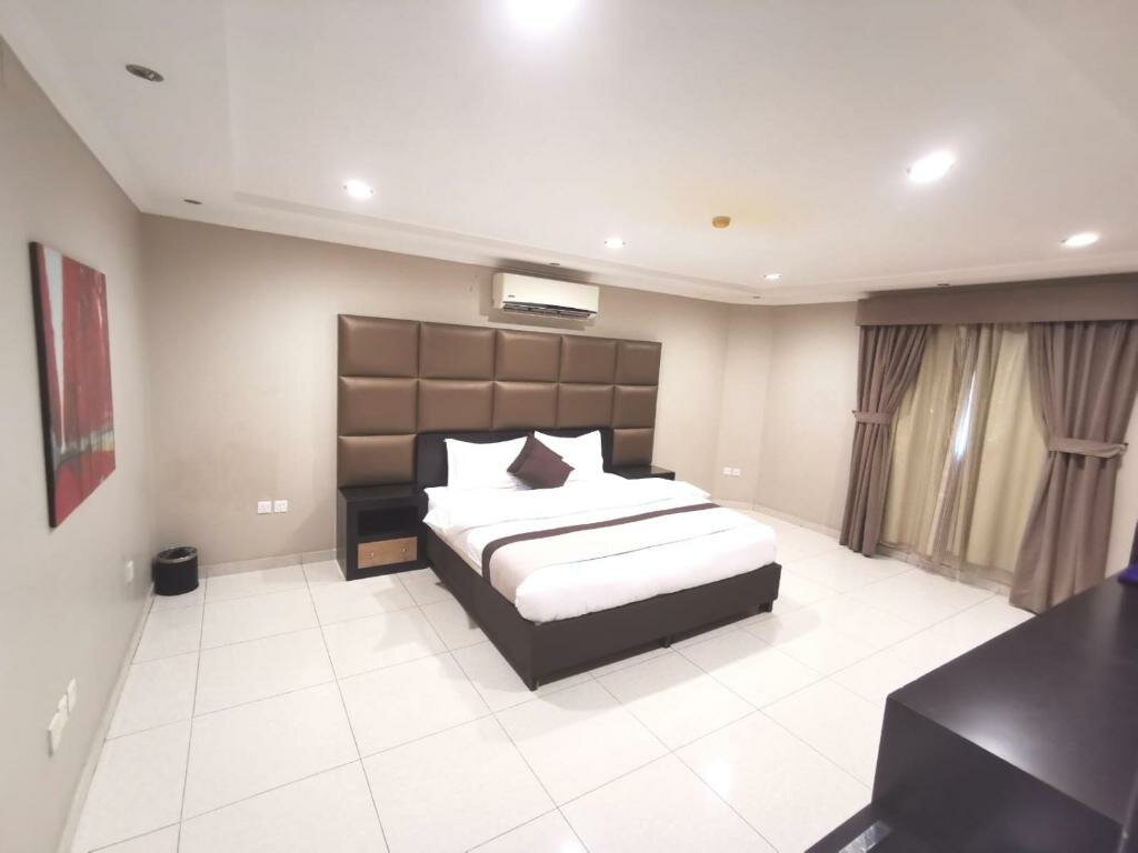 2 Bedrooms Apartment Ashbonh Hotel Suites