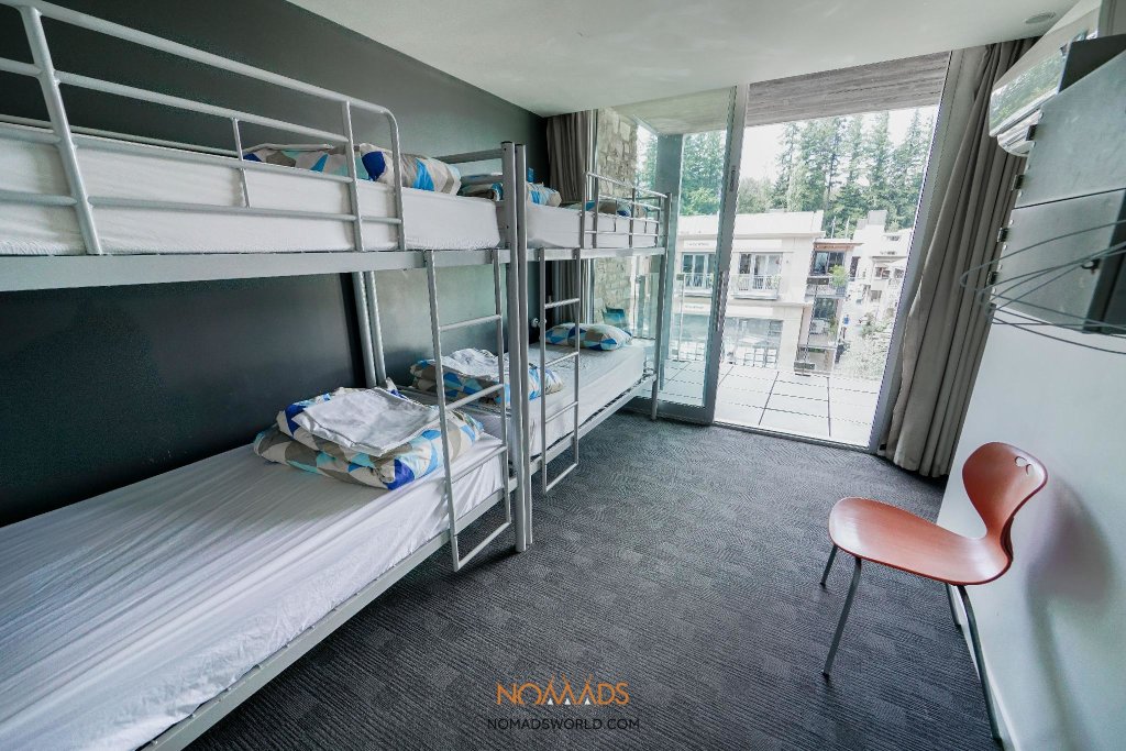 Кровать в общем номере Nomads Queenstown Hostel