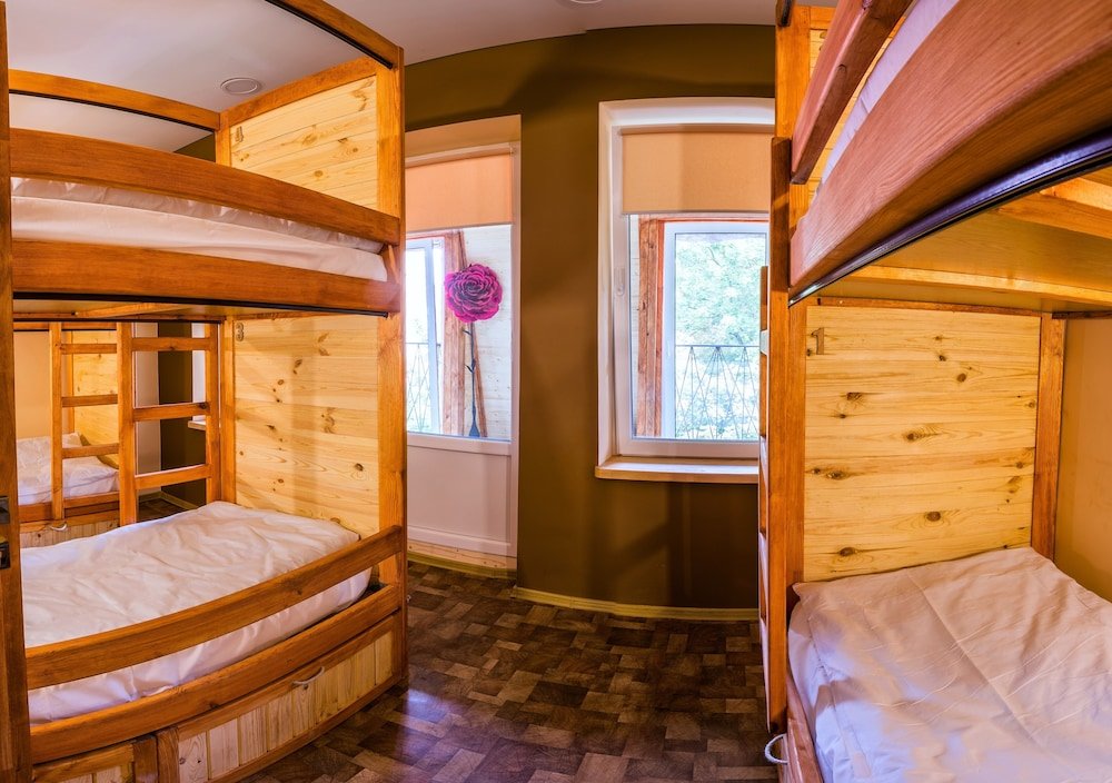Кровать в общем номере с балконом Хостел «Тернополь»