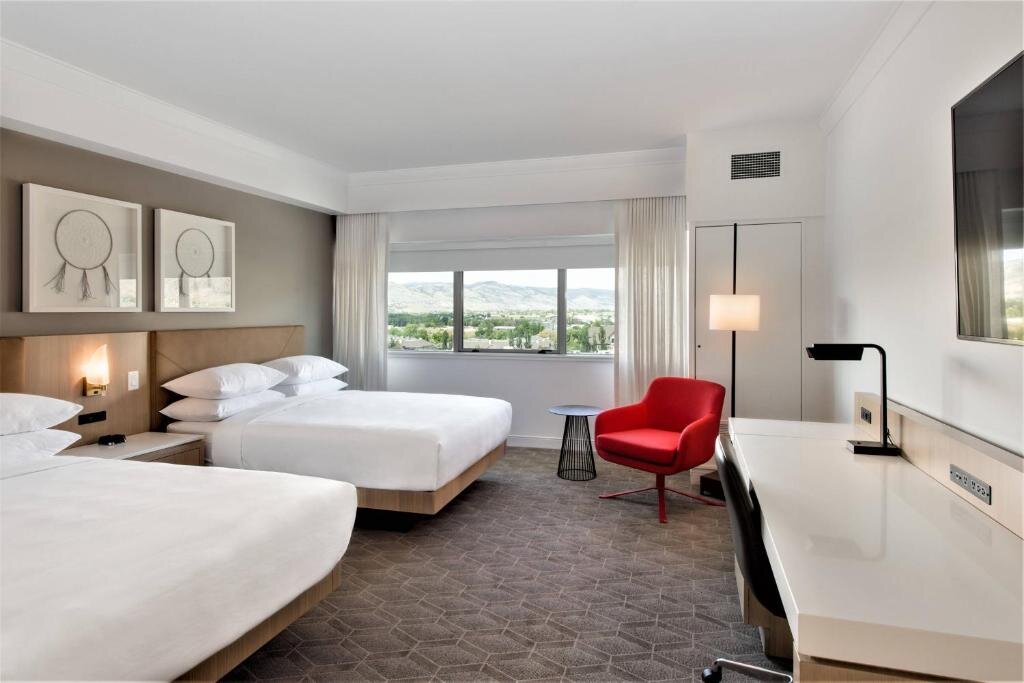 Двухместный номер Standard с видом на горы Delta Hotels by Marriott Kamloops