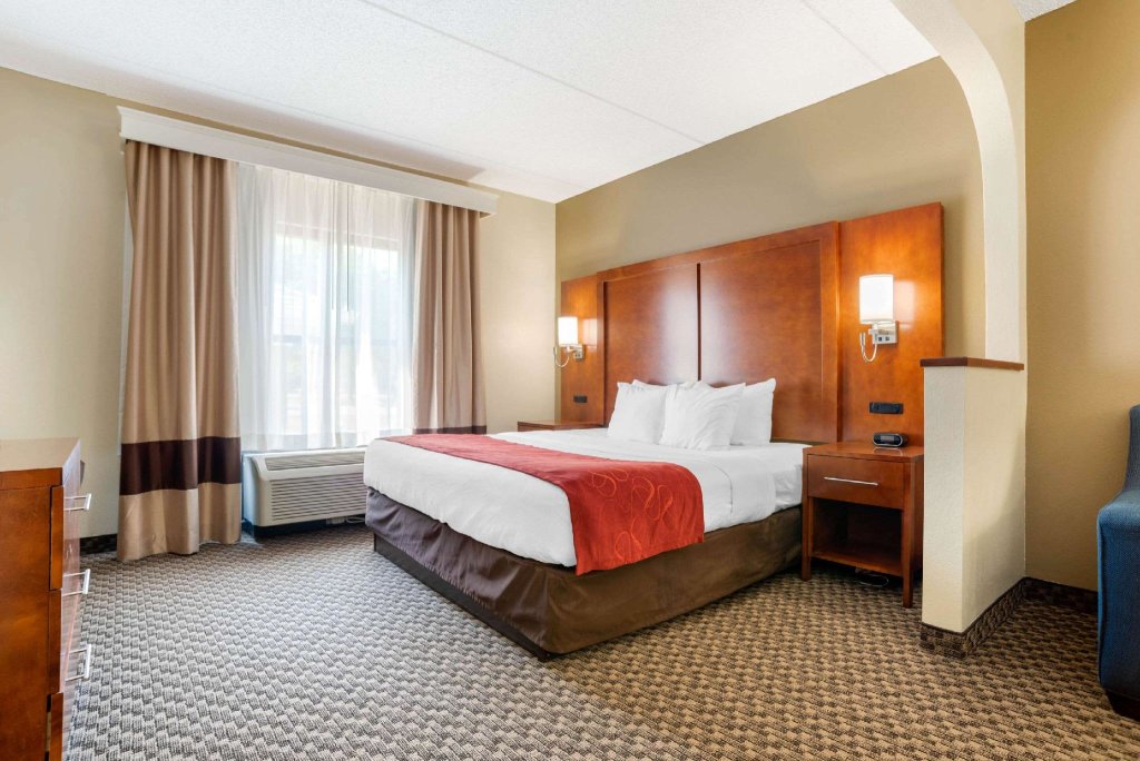 Suite 1 Schlafzimmer Comfort Suites Tallahassee Downtown