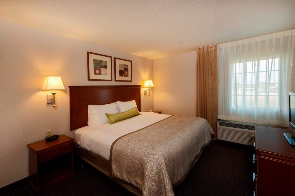 Двухместный люкс c 1 комнатой Candlewood Suites Fort Worth West, an IHG Hotel