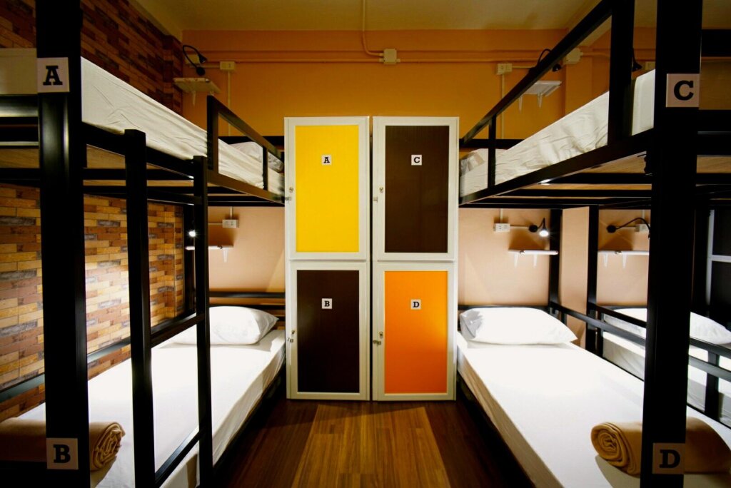 Кровать в общем номере Urban Hostel Bangkok