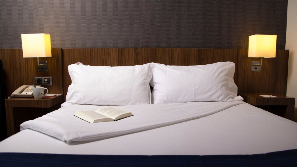 Двухместный номер Standard Отель Holiday Inn Express Bilbao, an IHG Hotel