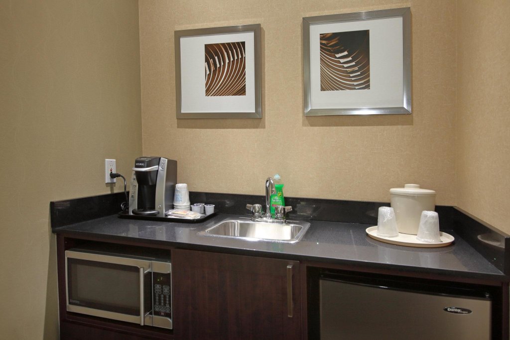 Double Junior Suite with city view Holiday Inn Express Hotel & Suites Vernon, an IHG Hotel