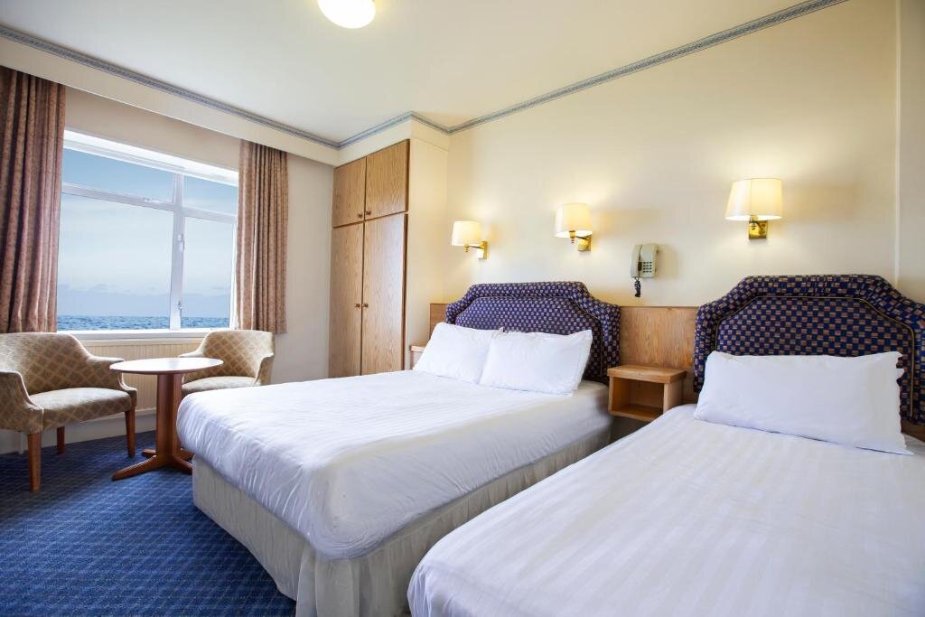 Трёхместный номер Standard с видом на море Livermead Cliff Hotel
