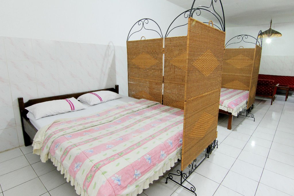 Кровать в общем номере Hotel Sala