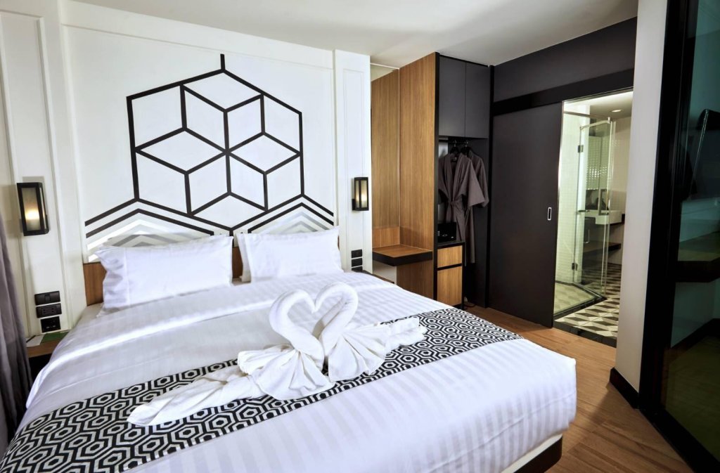 1 Bedroom Suite Chezzotel Pattaya