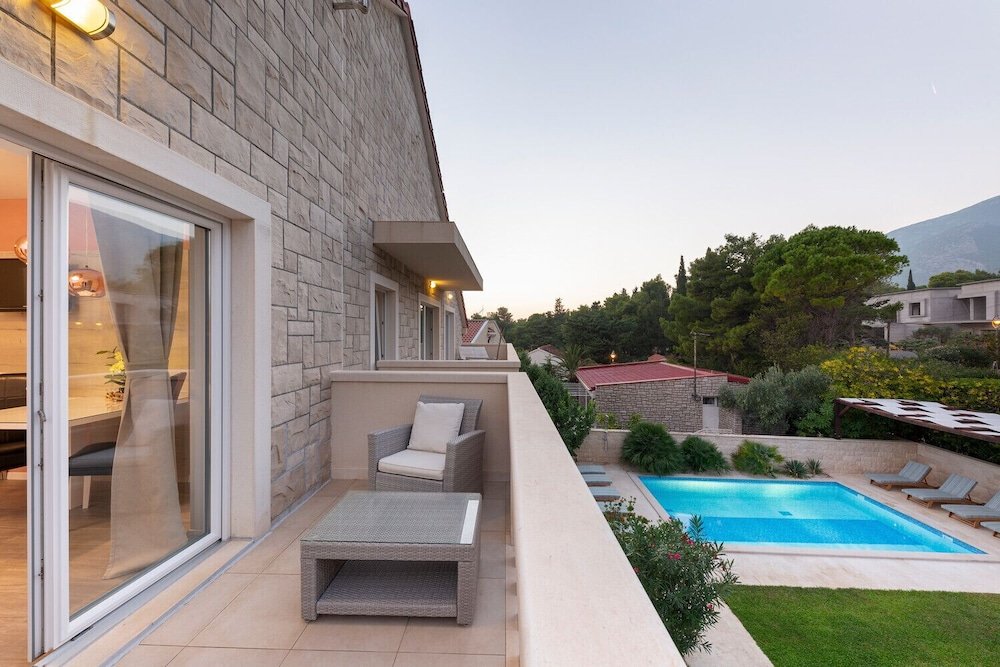 Luxe suite 1 chambre Vue piscine Villa Mediterranea