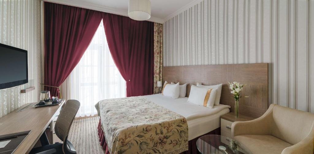 Standard Doppel Zimmer mit Balkon Flowers Hotel