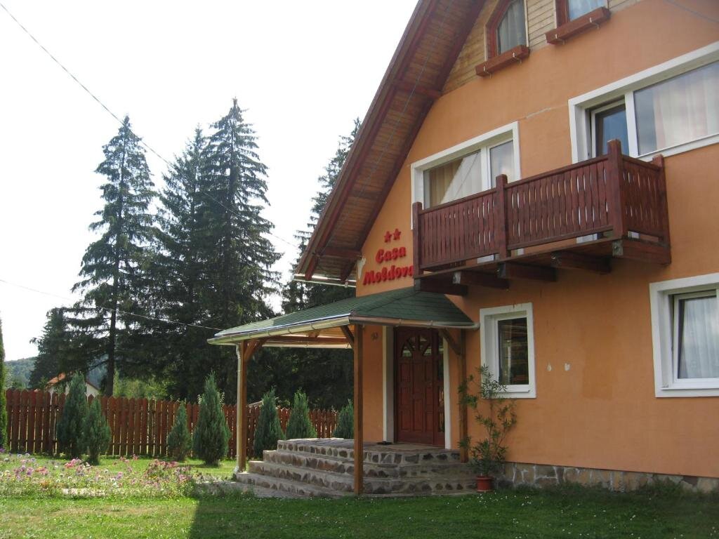 Коттедж с 4 комнатами Casa Moldovan