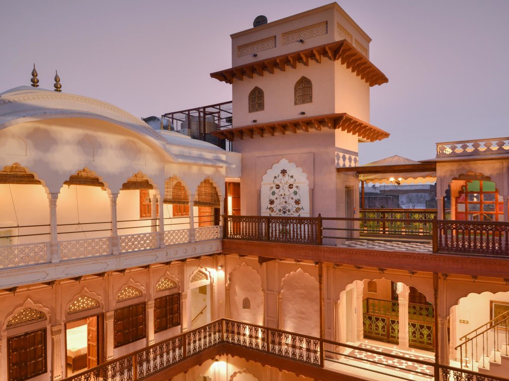 Люкс Haveli Dharampura - UNESCO awarded Boutique Heritage Hotel