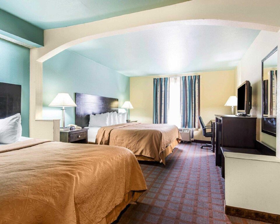 Standard Double room SureStay Plus Hotel