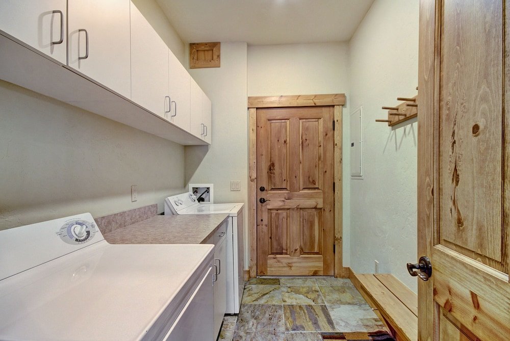 Habitación Estándar Cosmopolitan Decor + Spacious 3br In Downtown Breck Sleeps 8 3 Bedroom Townhouse by RedAwning