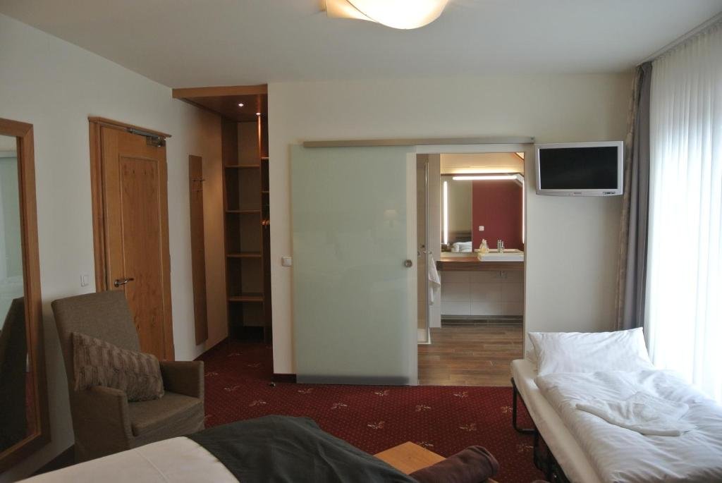 Standard Quadruple room Hotel Jägerhof