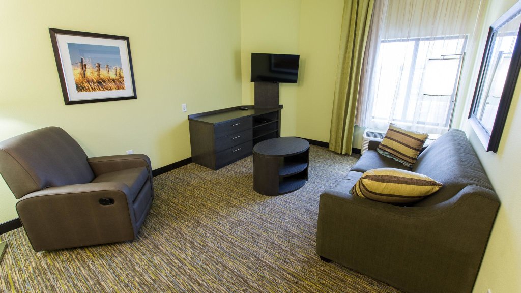 Двухместный люкс c 1 комнатой Candlewood Suites : Overland Park - W 135th St, an IHG Hotel
