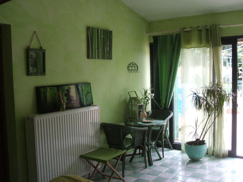 Standard Triple room with garden view Mas des Retrouvailles