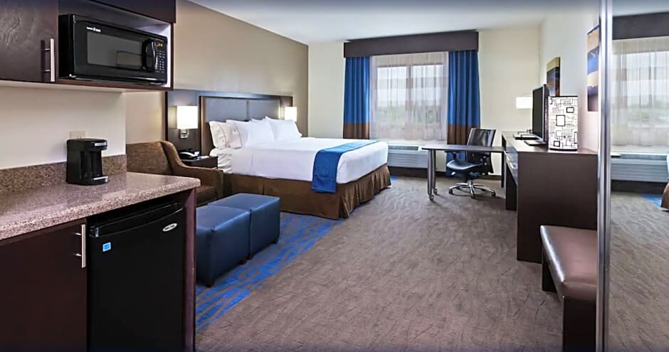 Люкс Deluxe Holiday Inn Express & Suites Glenpool, an IHG Hotel