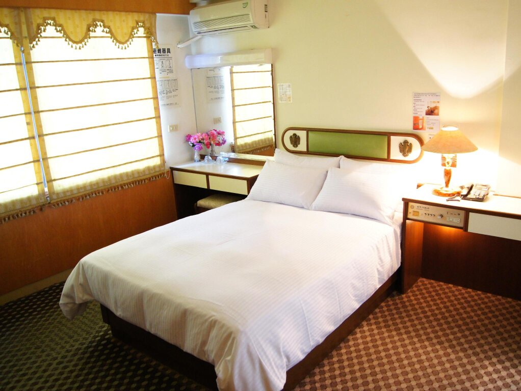 Кровать в общем номере Famous Hotel Tainan