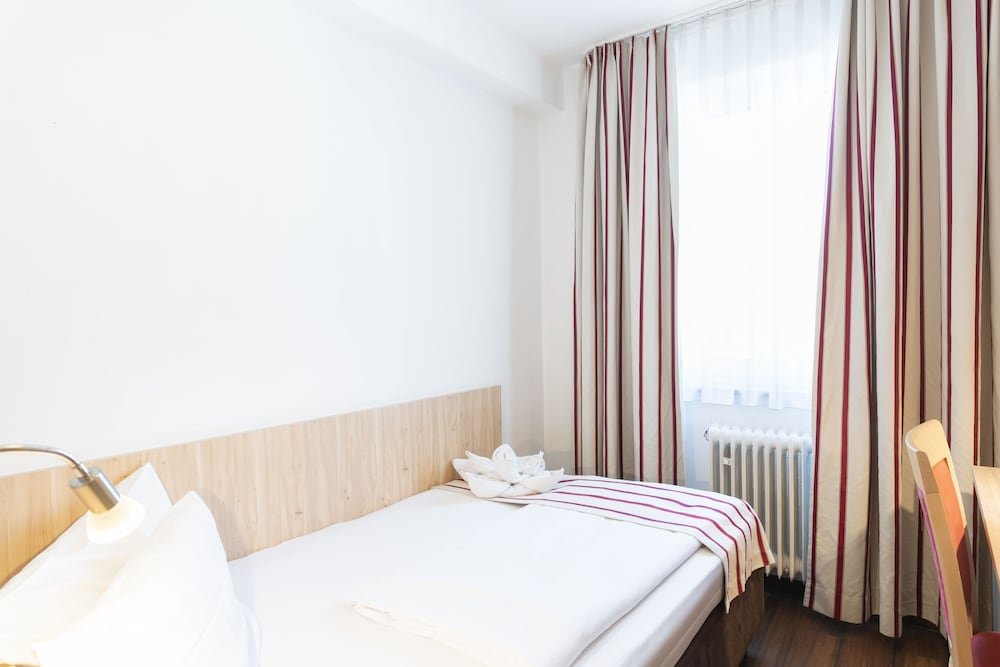 Standard simple chambre avec balcon Hotel Astoria Stuttgart City