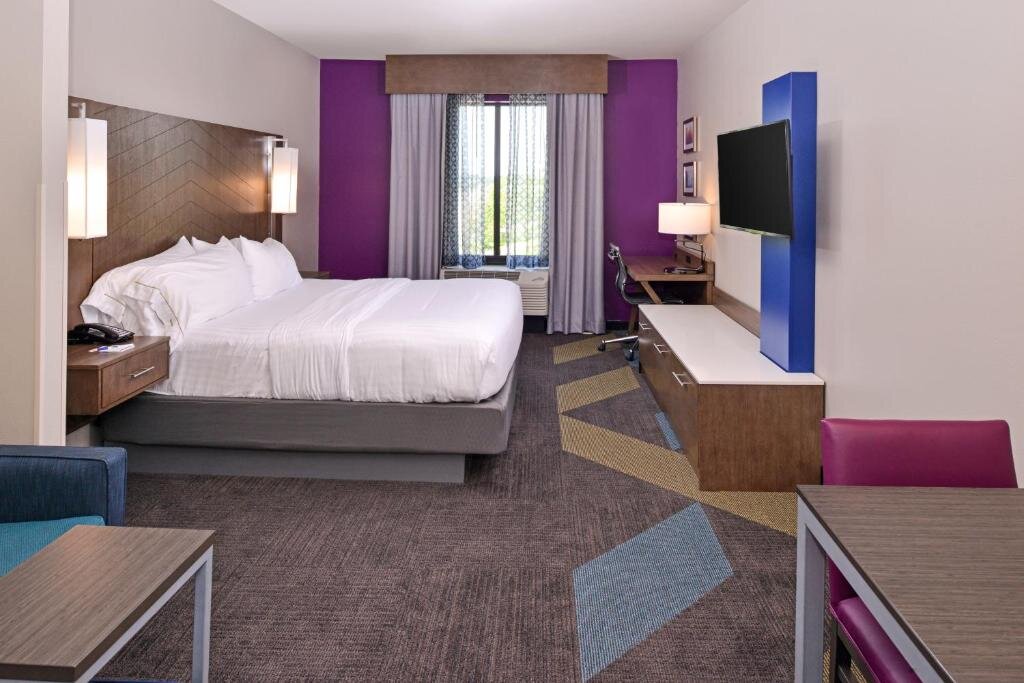 Люкс Holiday Inn Express and Suites Bryant - Benton Area, an IHG Hotel