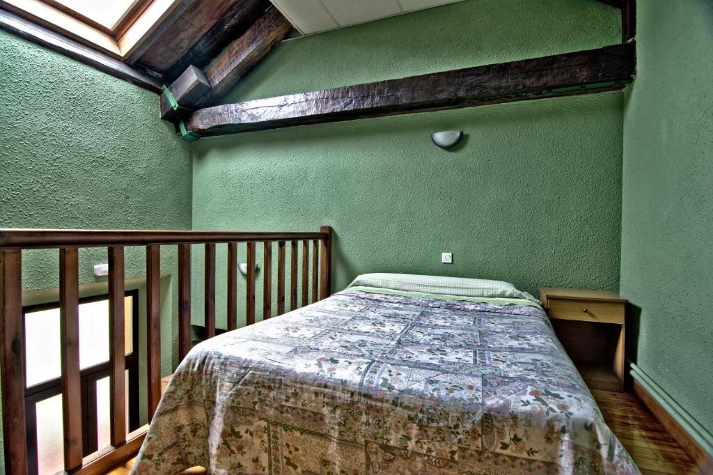Standard quadruple chambre avec balcon Albergue Juvenil de Bustiello