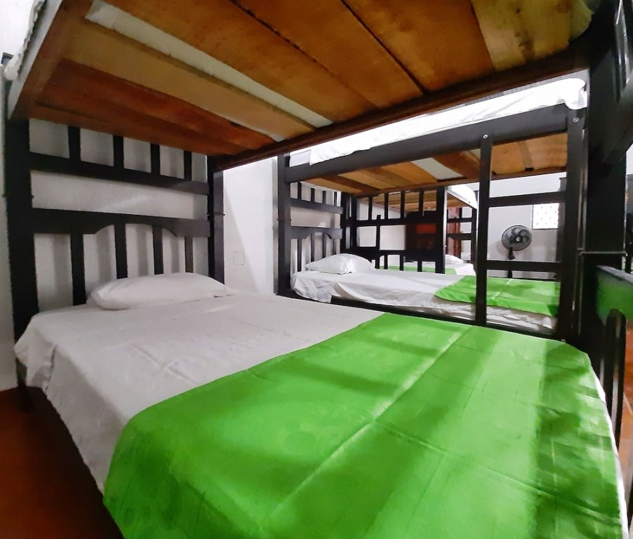 Кровать в общем номере Hospederia Sol del Desierto