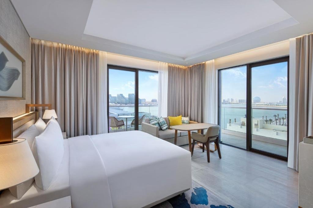 Двухместный номер Deluxe с видом на залив Hilton Abu Dhabi Yas Island