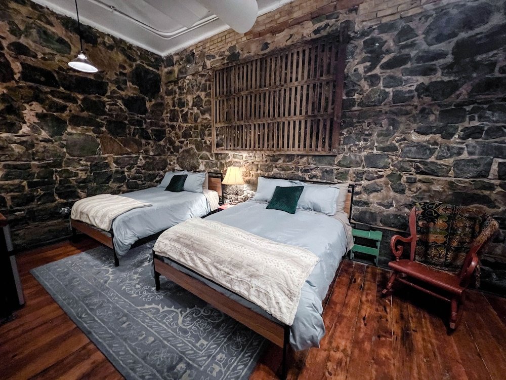Кровать в общем номере The Oliver Inn