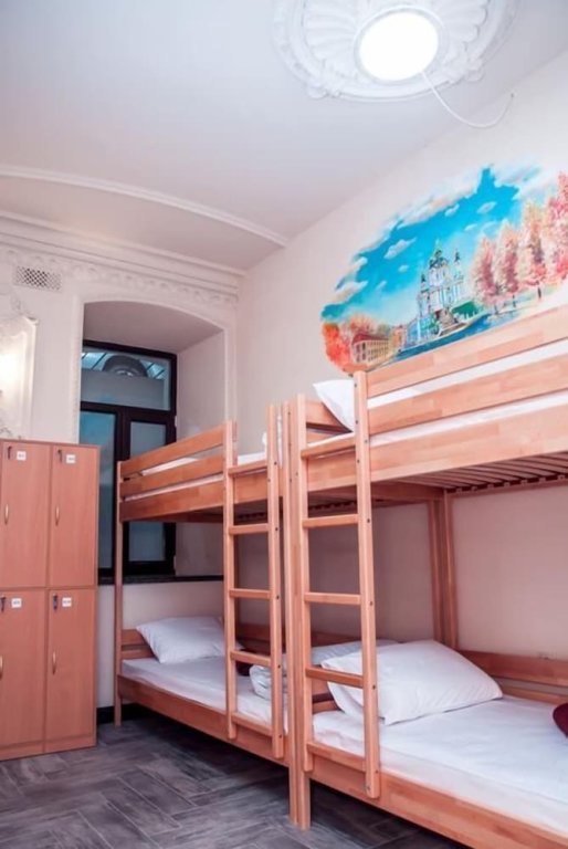 Кровать в общем номере Globus Maidan