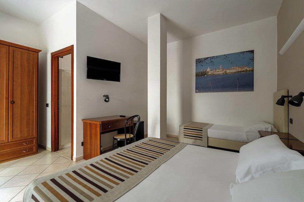 1 Bedroom Standard Triple room Hotel Mantegna Stazione