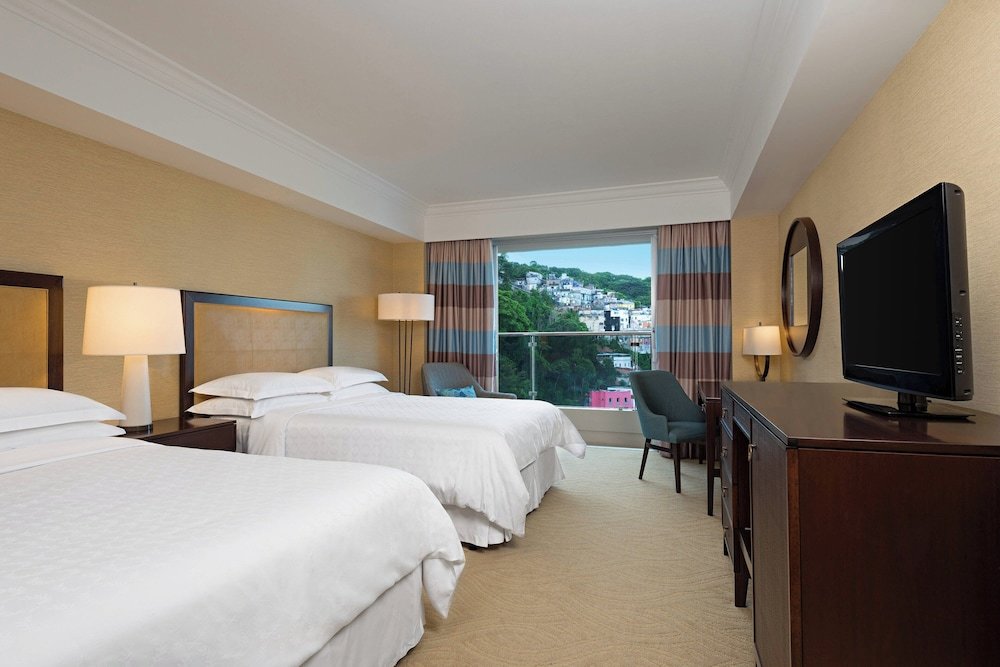 Четырёхместный номер Standard с балконом и с частичным видом на океан Sheraton Grand Rio Hotel & Resort