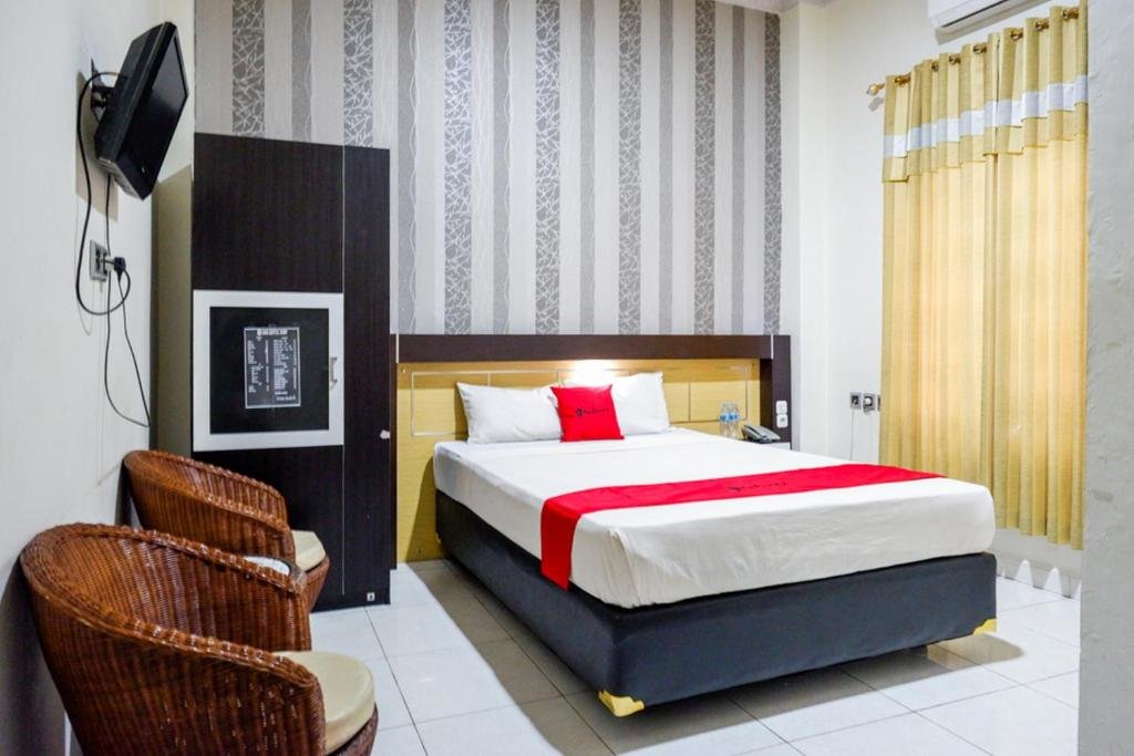 Standard room RedDoorz @ Hotel Bumi Palupy