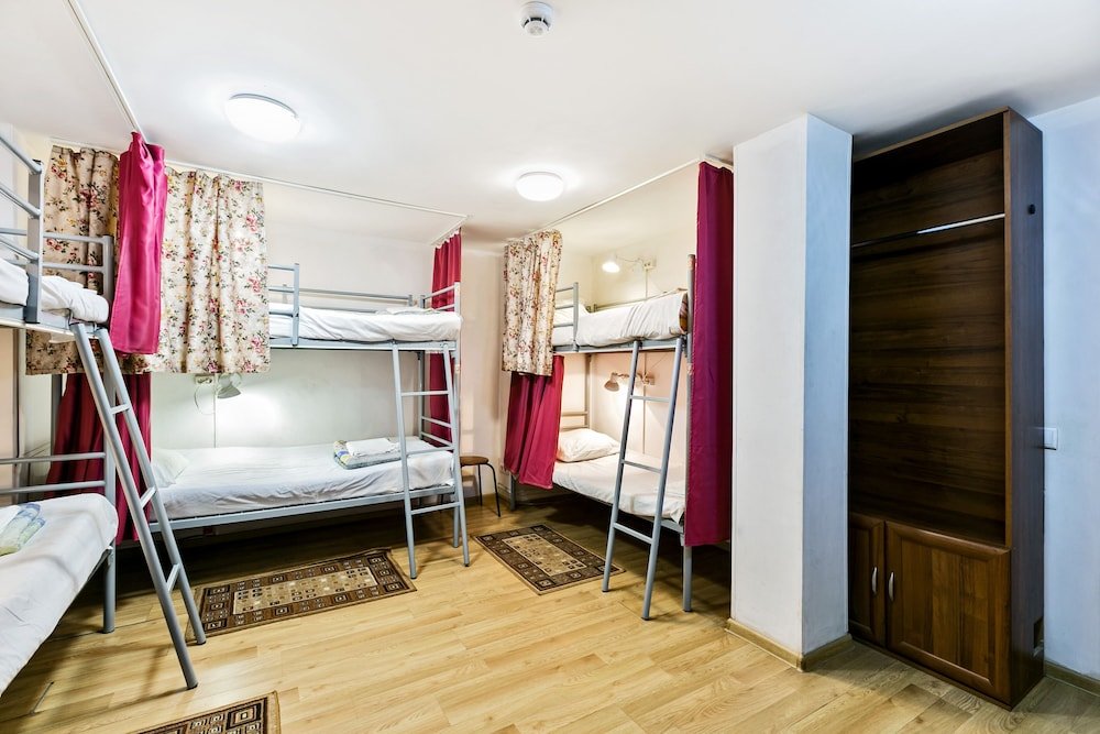 Кровать в общем номере (женский номер) Travel Hostel
