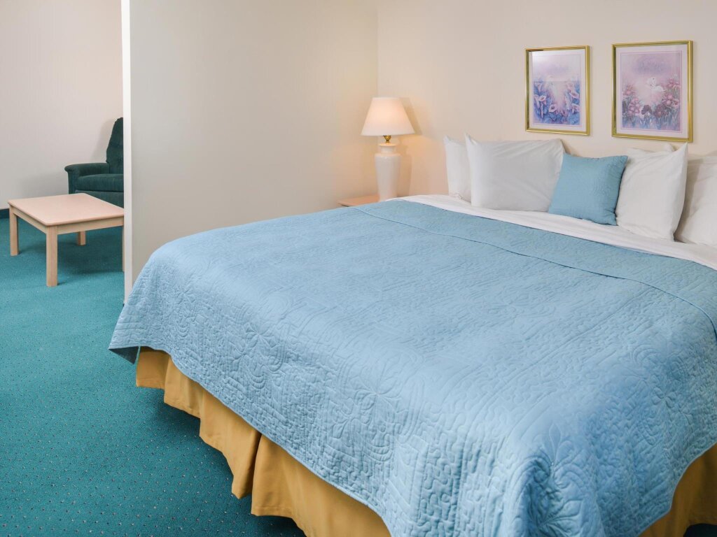 Кровать в общем номере Americas Best Value Inn & Suites - Bluffton