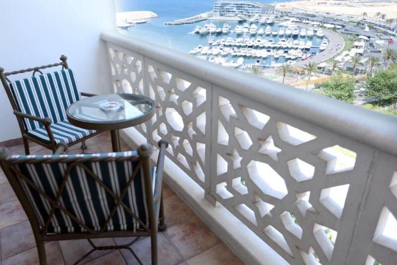 Одноместный номер Premium с балконом InterContinental Phoenicia Beirut, an IHG Hotel