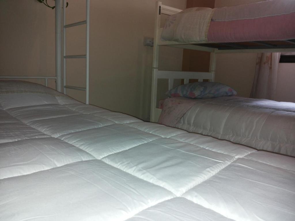 Кровать в общем номере Costas Hostel Action